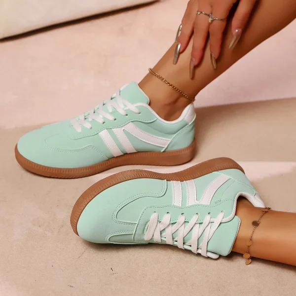 Casual Style Ladies Walking Shoes Lightweight Breathable Trainers Low Top Elegant Women's Sports Shoes