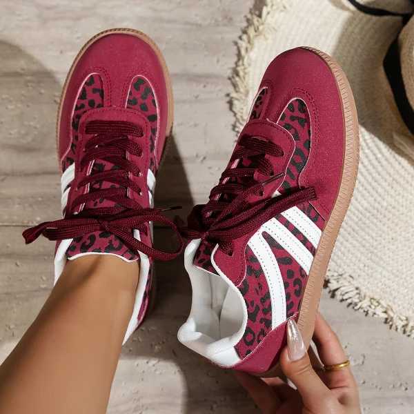 Casual Style Ladies Walking Shoes Lightweight Breathable Trainers Low Top Elegant Women's Sports Shoes