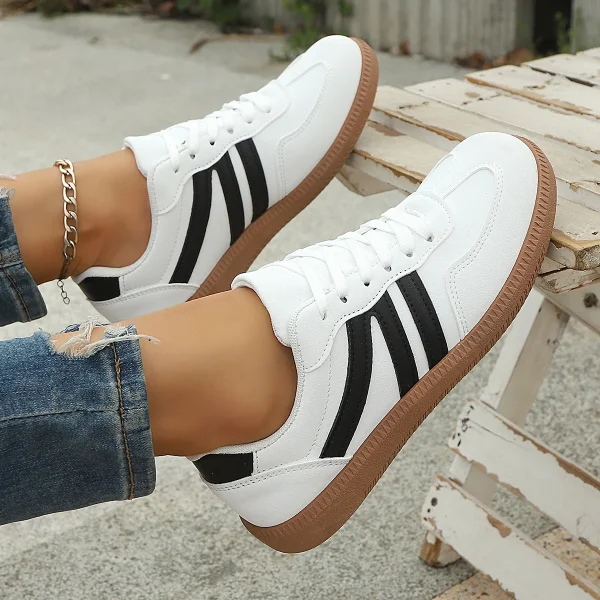 Casual Style Ladies Walking Shoes Lightweight Breathable Trainers Low Top Elegant Women's Sports Shoes